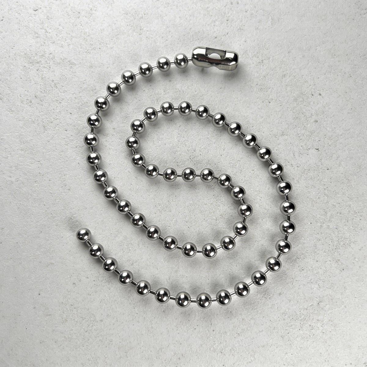 Diamond ring with dramatic black background and sparkle highlights